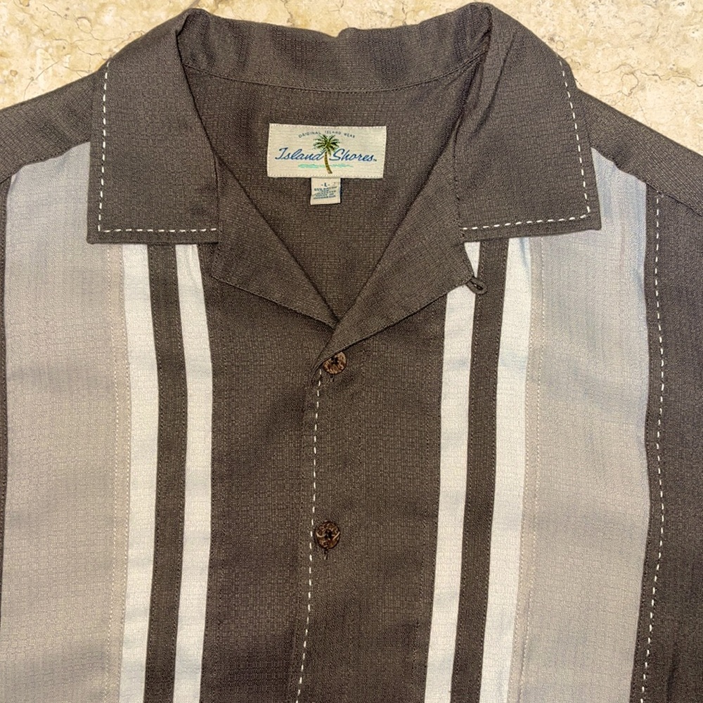 VACATION BUTTON DOWN! - Picture 3 of 5